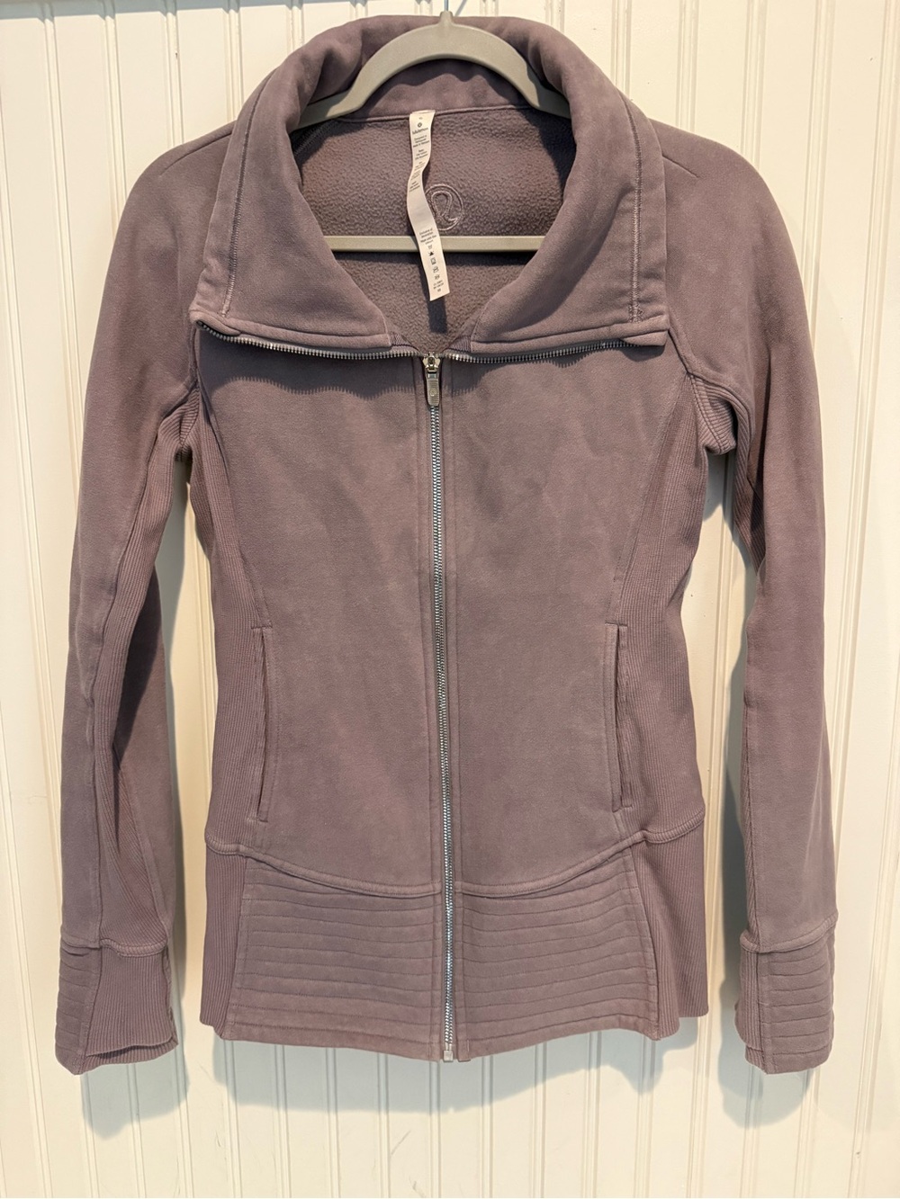 Lululemon Radiant Jacket II in Violet Verbena - Size 6 - Like New!